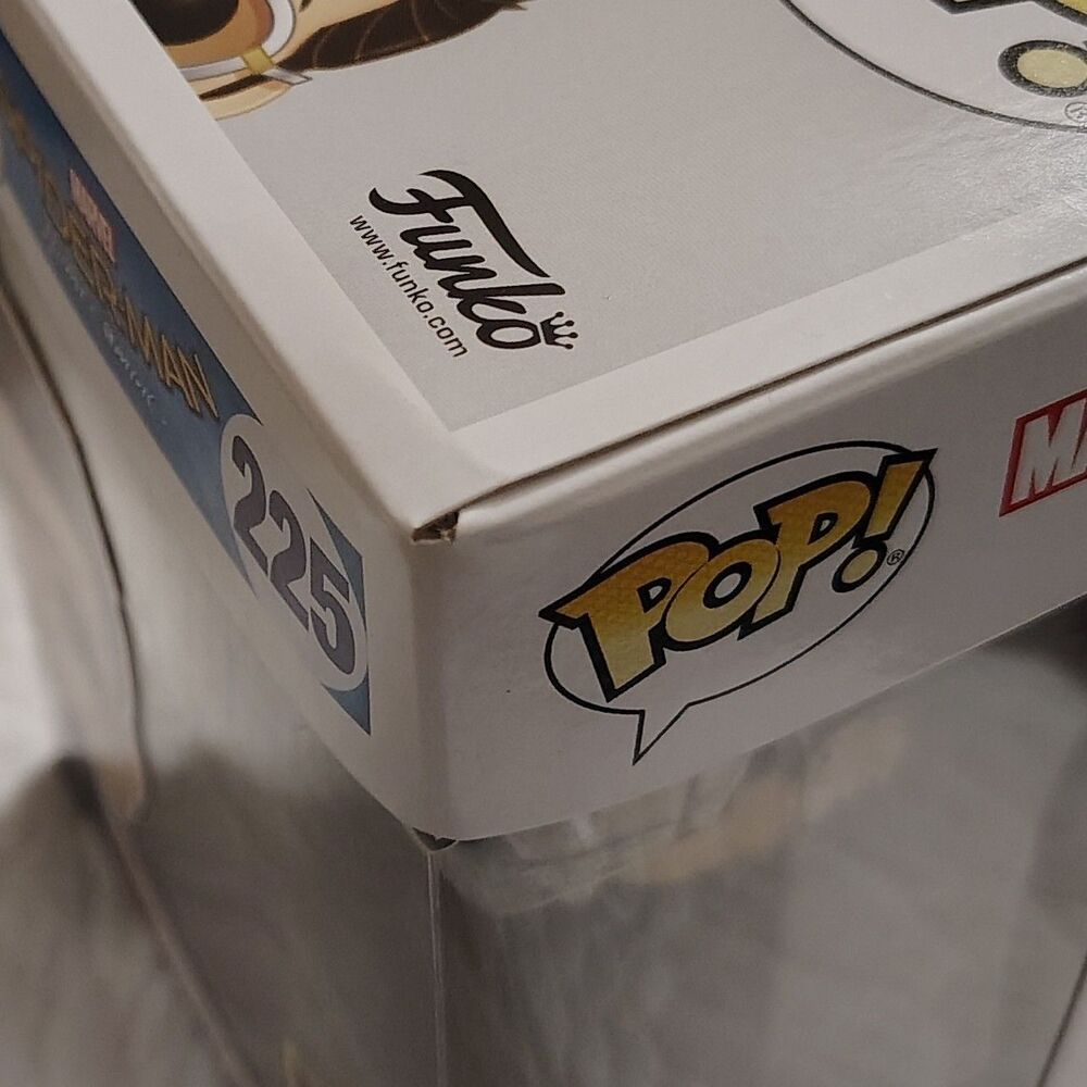 Funko Pop 🍀 Tony Stark #225 ☘️ 2017 Summer Con Exclusive 🌈 New in Protector - Picture 6 of 9
